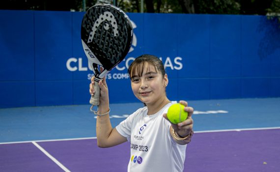 28.- Niña padel